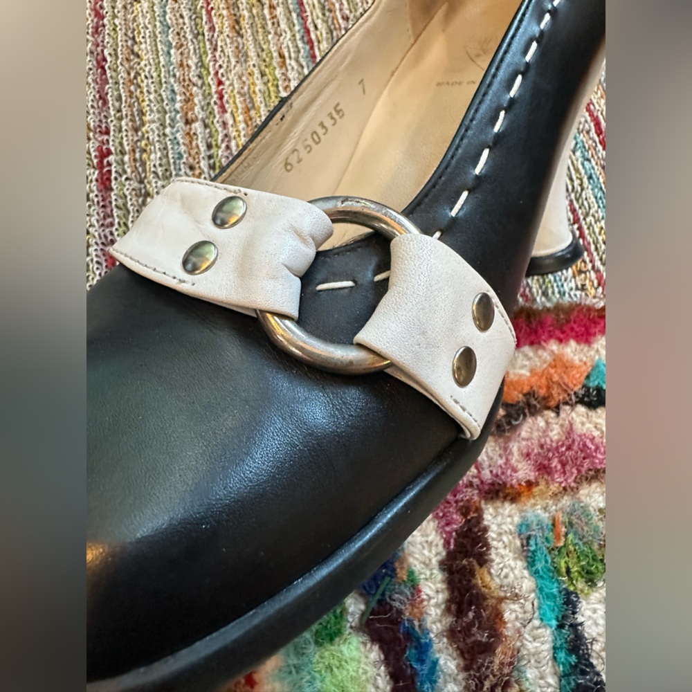 SOLD!! Fluevog VINTAGE EXCELLENT Choice Hi Vanny black/white heart heels❤️ 7 - Picture 13 of 16